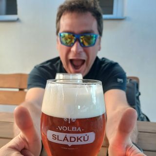 Po výkonu prostě musíte doplnit ionty a vitamíny,nedá se svítit 🚵‍♂️🍻😇🤭